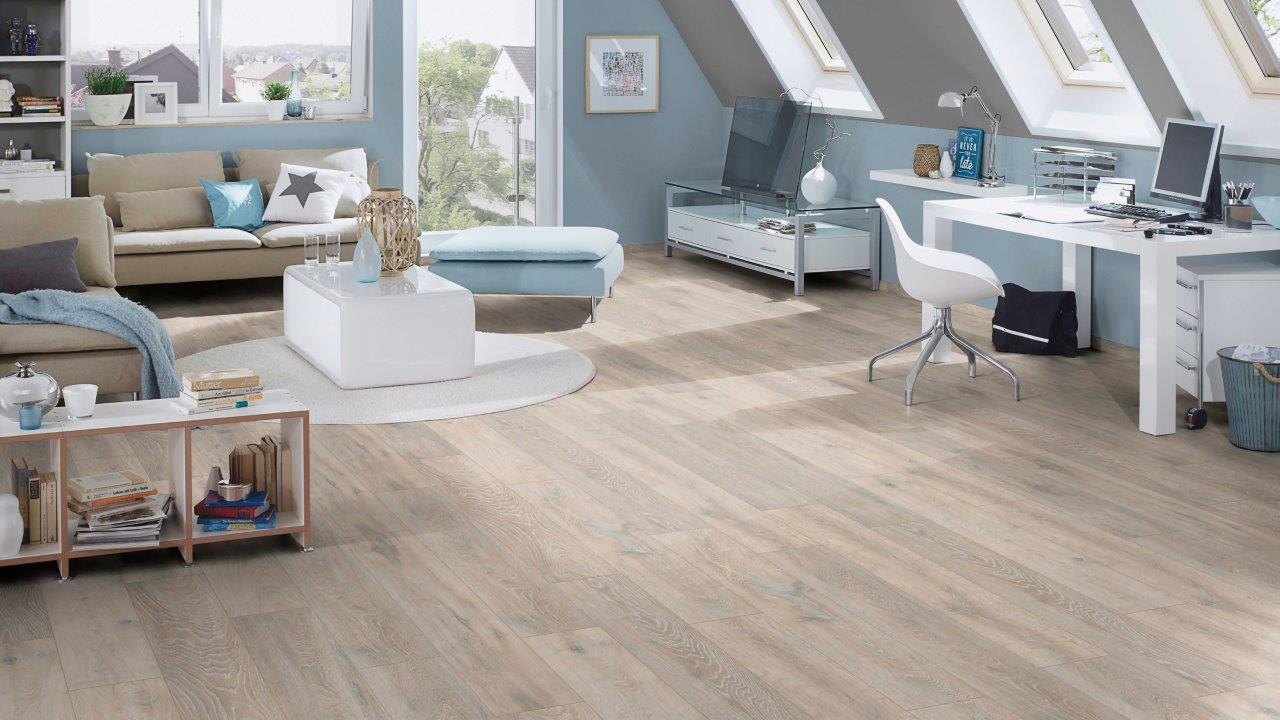 Interior view of a modern room, centered around the modern k476 Inca Carpenter Oak furniture