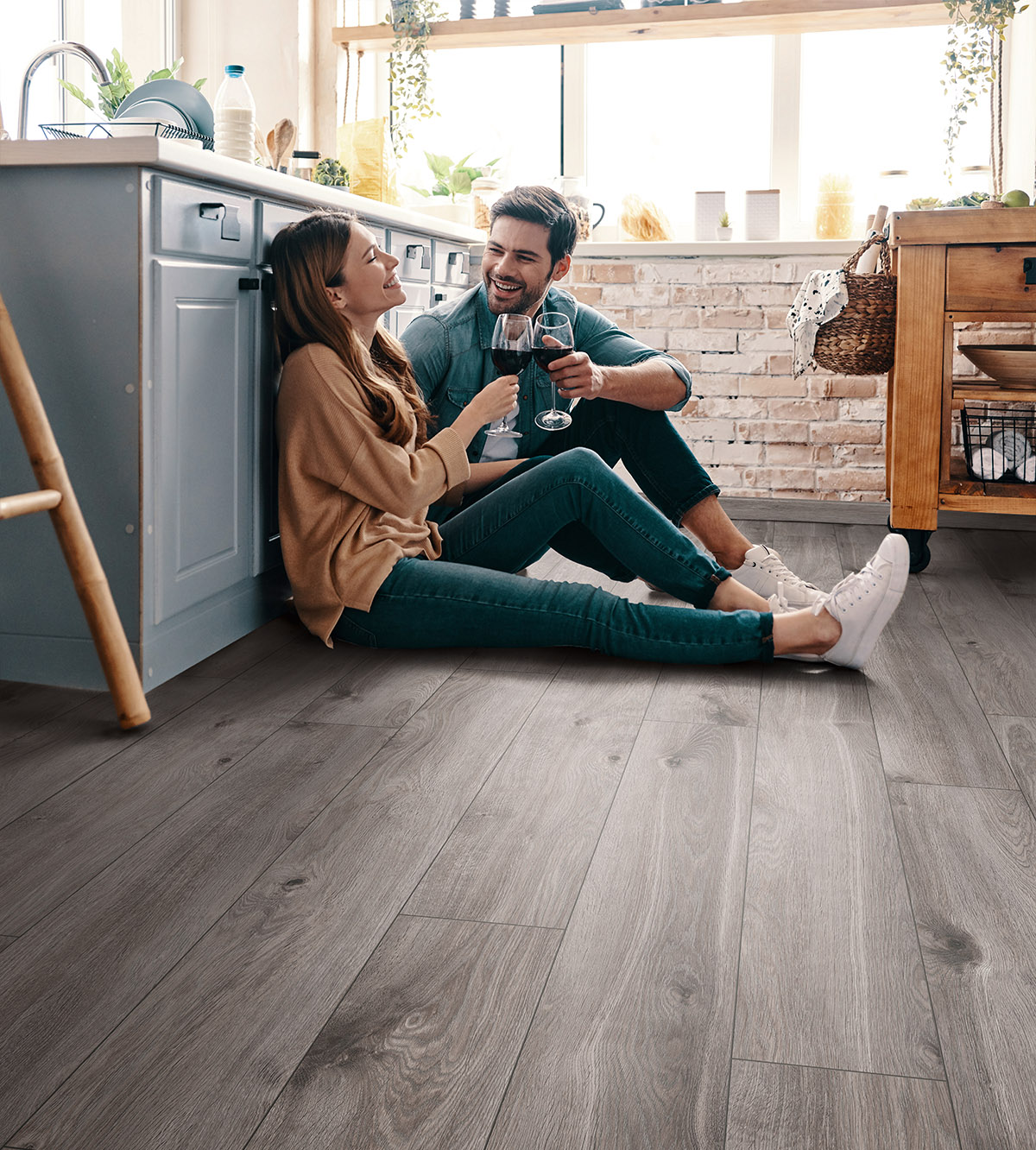 K395 Tornado Oak flooring in a dining area – moisture-resistant and ideal for kitchens and daily use
