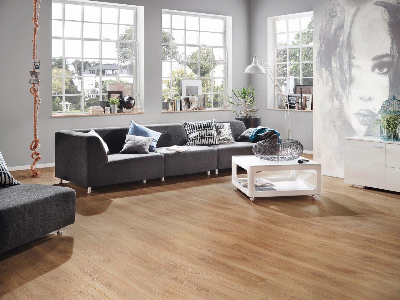 5947 Historic Oak flooring in an artistic living room – rich wood tones enhancing a creative and elegant space