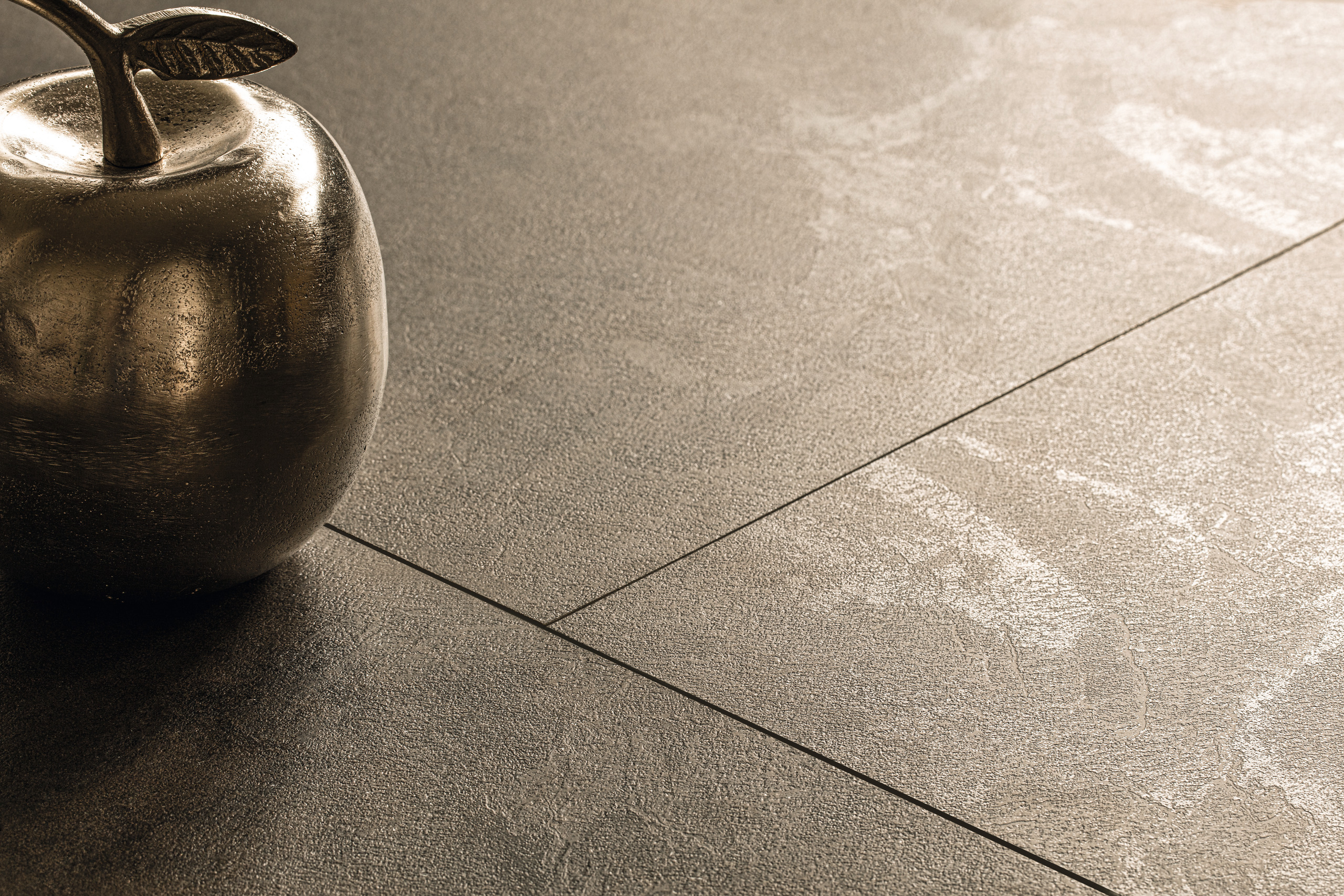 The Metal Oxid Dark Brown décor is so rich with its brown shades and texture that encorporates matt texture 