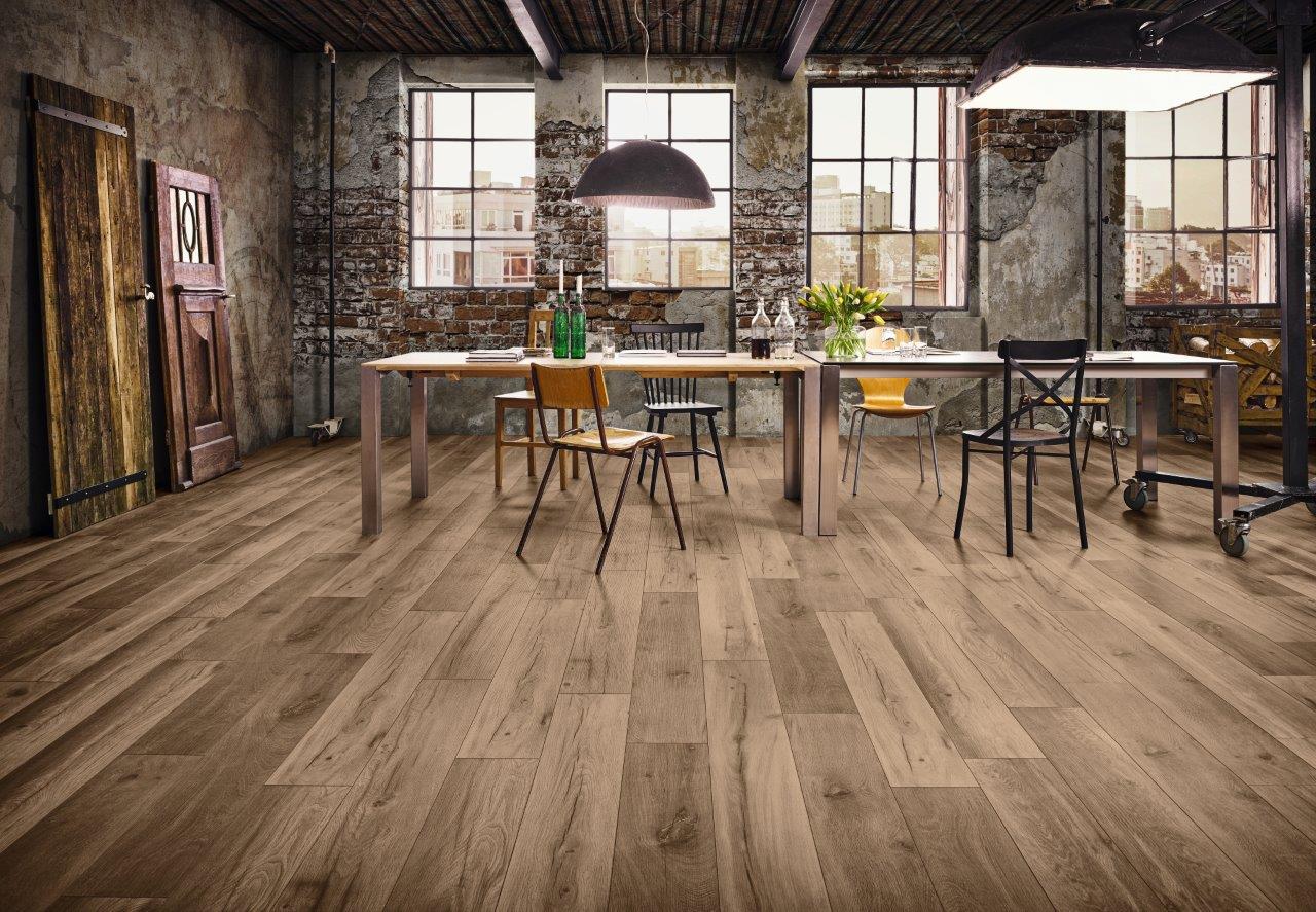 The smooth flow of the grain perfectly represents  the natural beauty of solid wood.