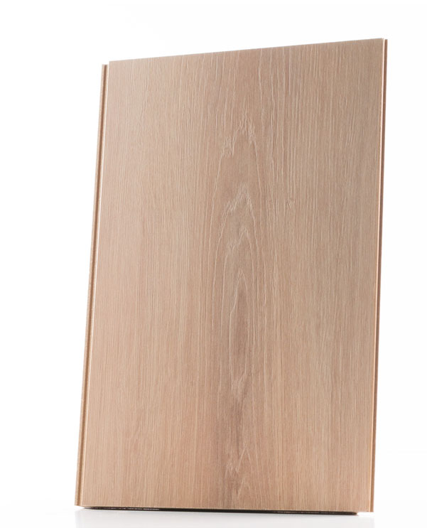 K230 Golden Vista Oak MO.RE! single sample, displaying captivating golden hue and stunning grain patterns.