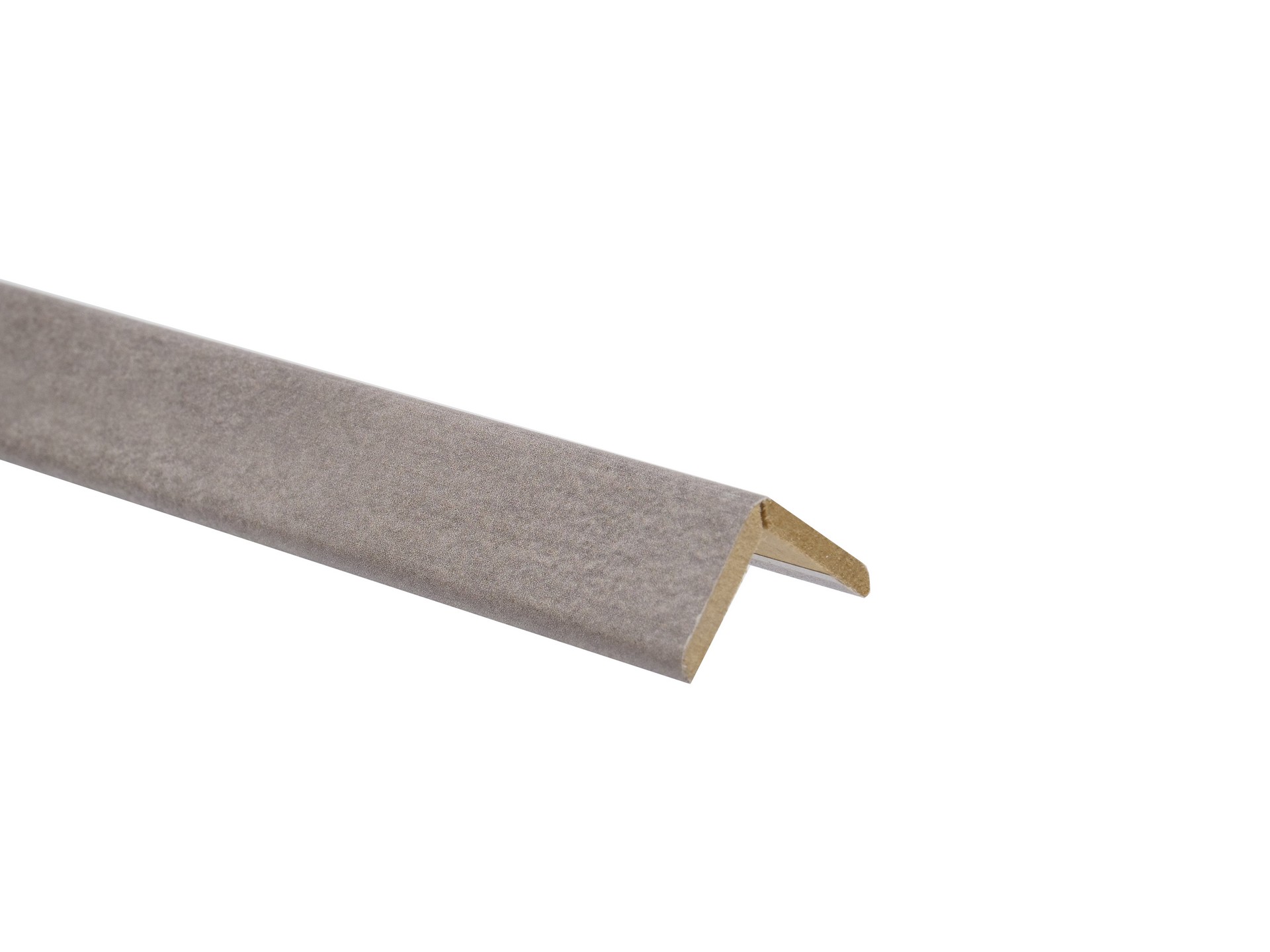 The breakable MDF moulding 4357 is available in different degrees and is used as a finishing. Thickness 3mm. Height 22 x 22mm.