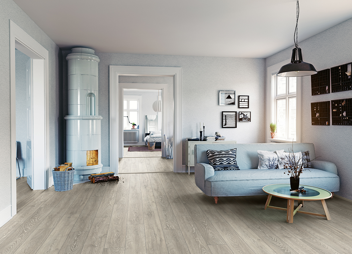 Living room with 5542 Boulder Oak floor and soft blue decor – dark oak laminate harmonizing with cool-toned furniture